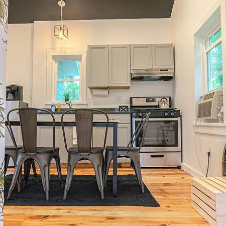 Campfire Cottage Fireplace, Fire Pit & No Chores! Kingston Exterior photo