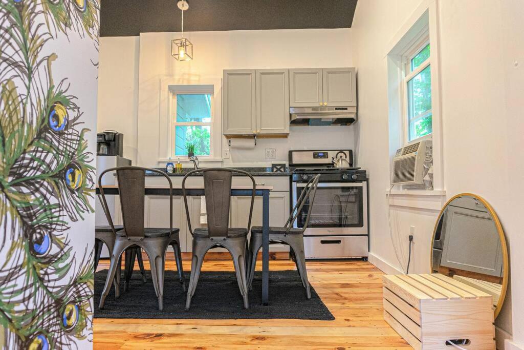 Campfire Cottage Fireplace, Fire Pit & No Chores! Kingston Exterior photo
