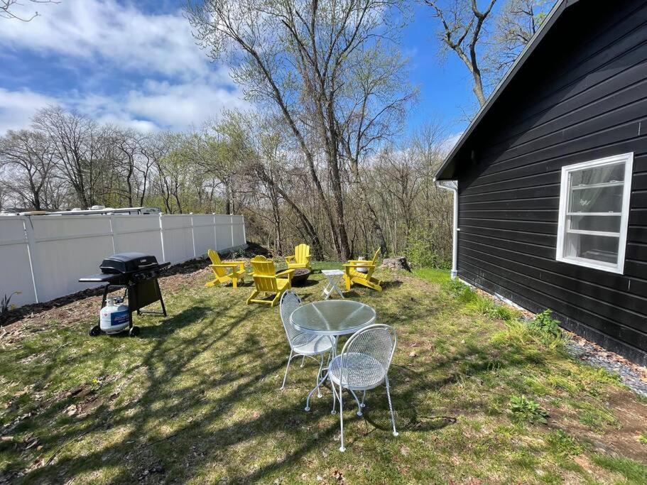 Campfire Cottage Fireplace, Fire Pit & No Chores! Kingston Exterior photo
